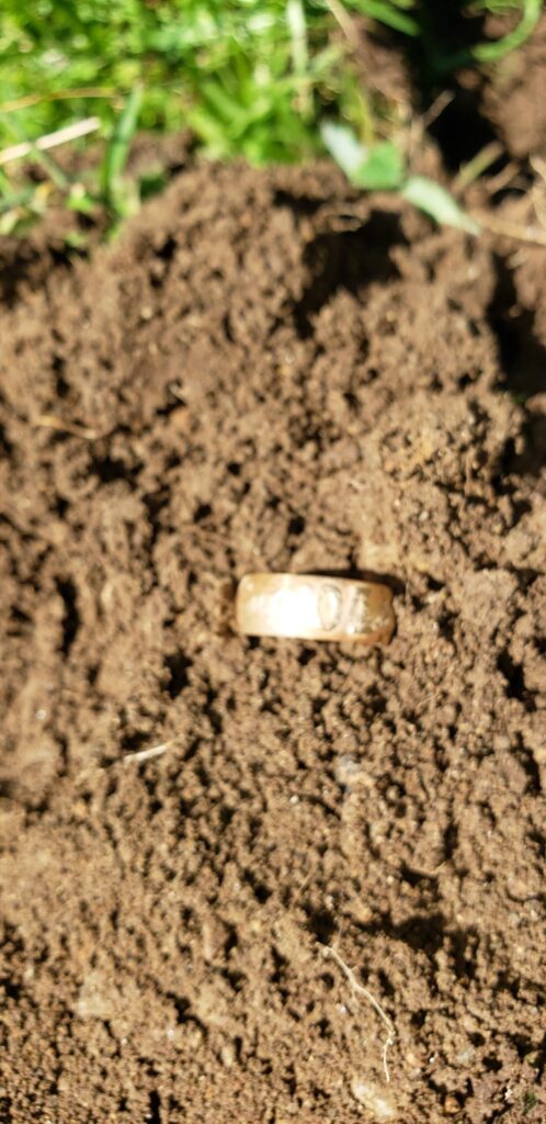 Yaklaşık 23 cm Derinlikten Altın Yüzük - 2