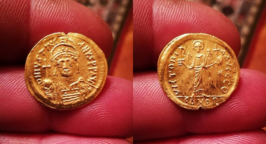 Simplex Dedektörle Justinianus Sikkesi Buldum - Kapak