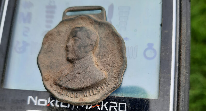 Bu Nişan The Legend Dedektörle Bulundu