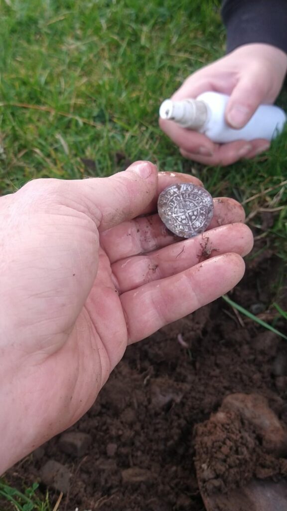 The Legend Saldırmaya Devam Ediyor: Altın Sikkeler - 2