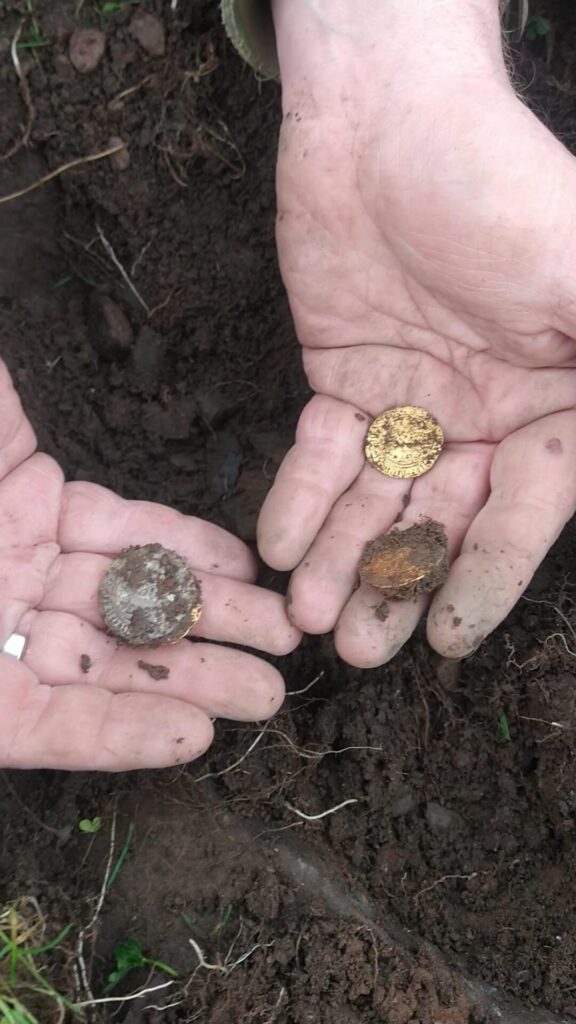 The Legend Saldırmaya Devam Ediyor: Altın Sikkeler - 4