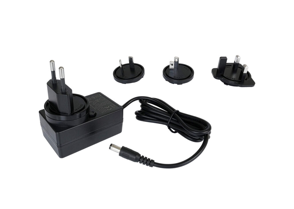 Magnetar 9000 Evrensel Adaptörlü 15V 1,67A AC Şarj Cihazı